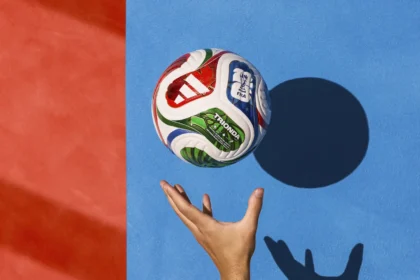 Imagen cedida por la FIFA del balón oficial de la Copa Mundial, el Trionda. EFE/FIFA/SOLO USO EDITORIAL