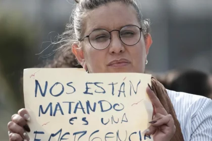 Fotografía de archivo de una manifestación contra la violencia de género, en San José (Costa Rica). EFE/ Jeffrey Arguedas